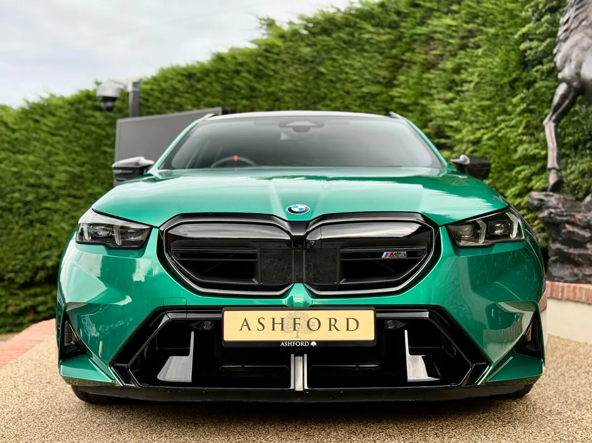252 M5 TOURING 4.4 V8 HYBRID 727BHP - Image 2