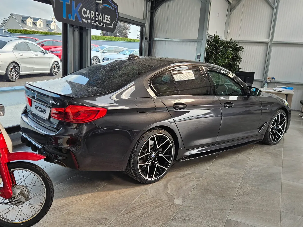 19 BMW 520 M-SPORT WITH PERFORMACE KIT - Image 4
