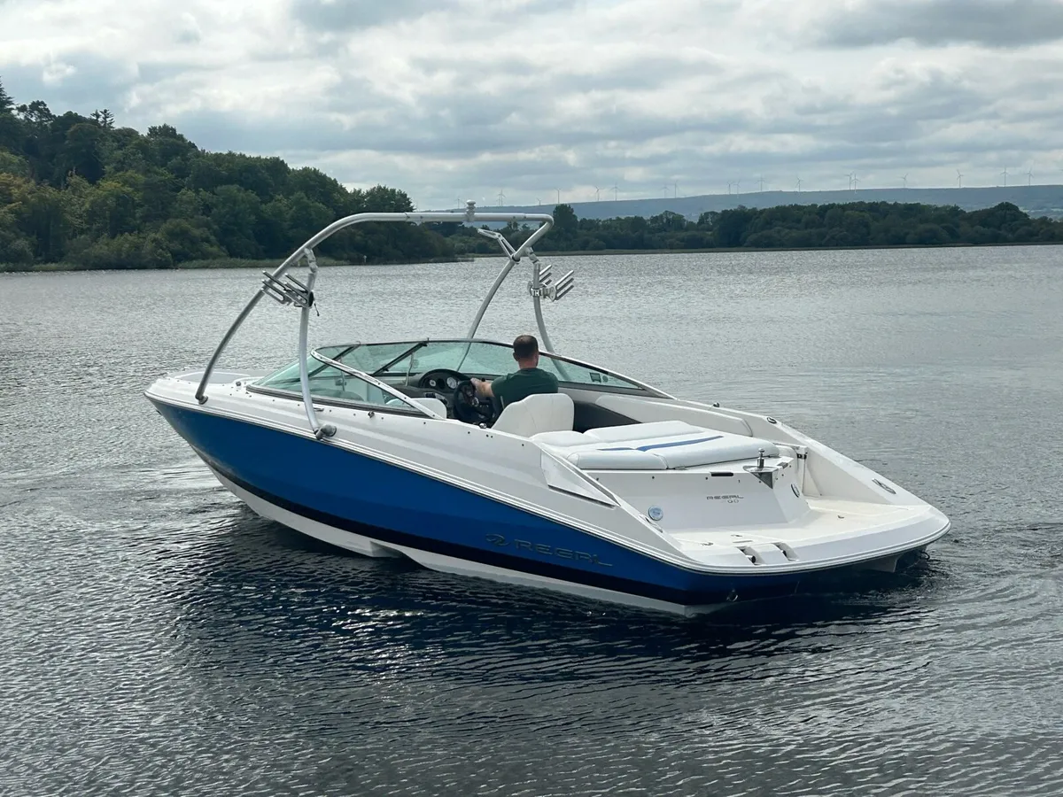 REGAL 2200 SPORTS BOAT BOW RIDER - Image 1