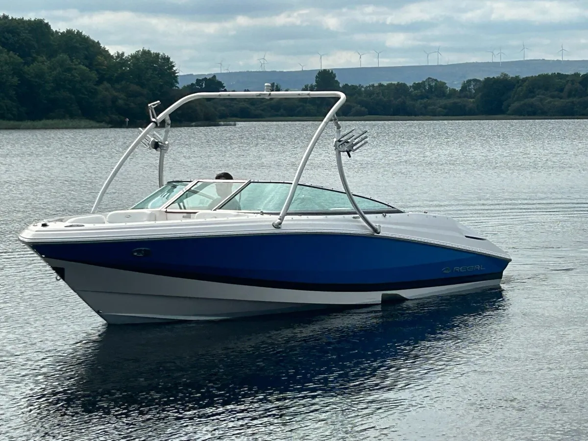 REGAL 2200 SPORTS BOAT BOW RIDER - Image 3