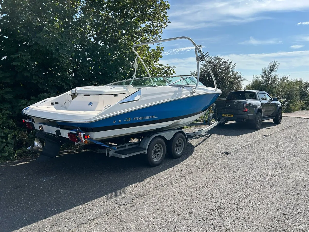 REGAL 2200 SPORTS BOAT BOW RIDER - Image 4