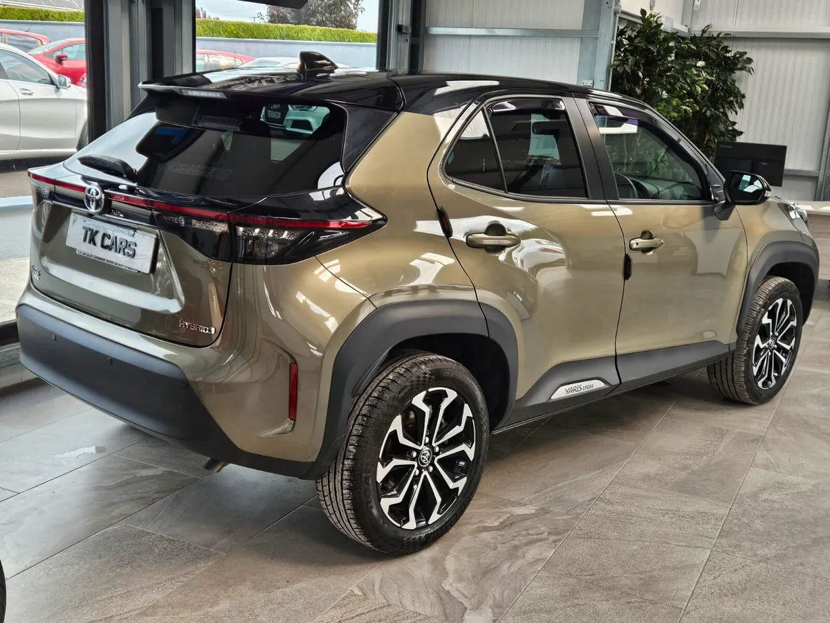 23 TOYOTA YARIS CROSS HYBRID LUNA SPORT - Image 4