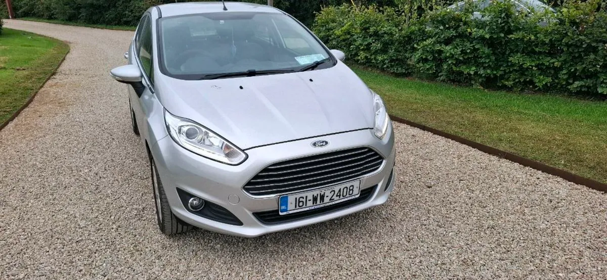 Ford fiesta top spec nct & taxed - Image 4