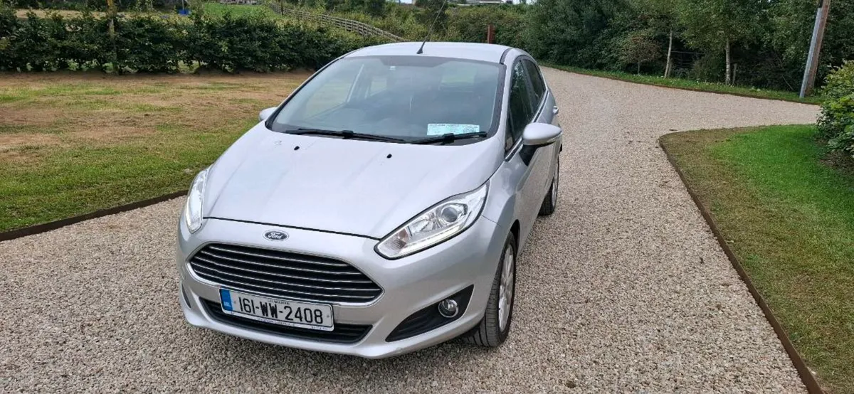 Ford fiesta top spec nct & taxed - Image 3
