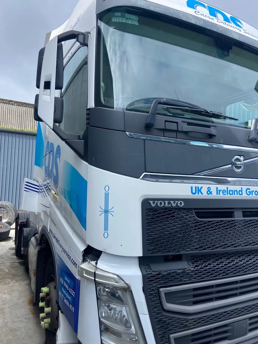 2017 Volvo FH500 6x2 - Image 4