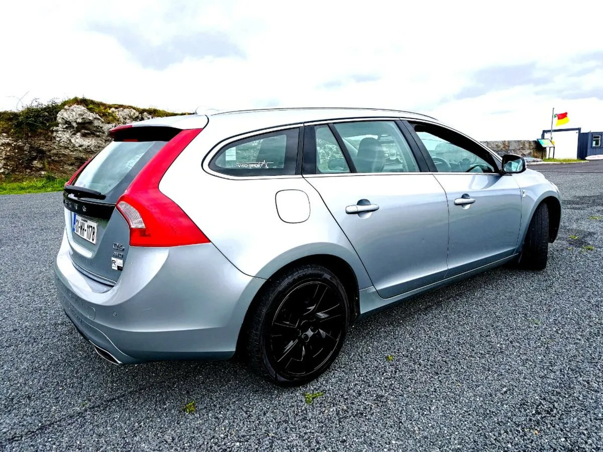 Volvo v60 hybrid diesel limited edition - Image 2