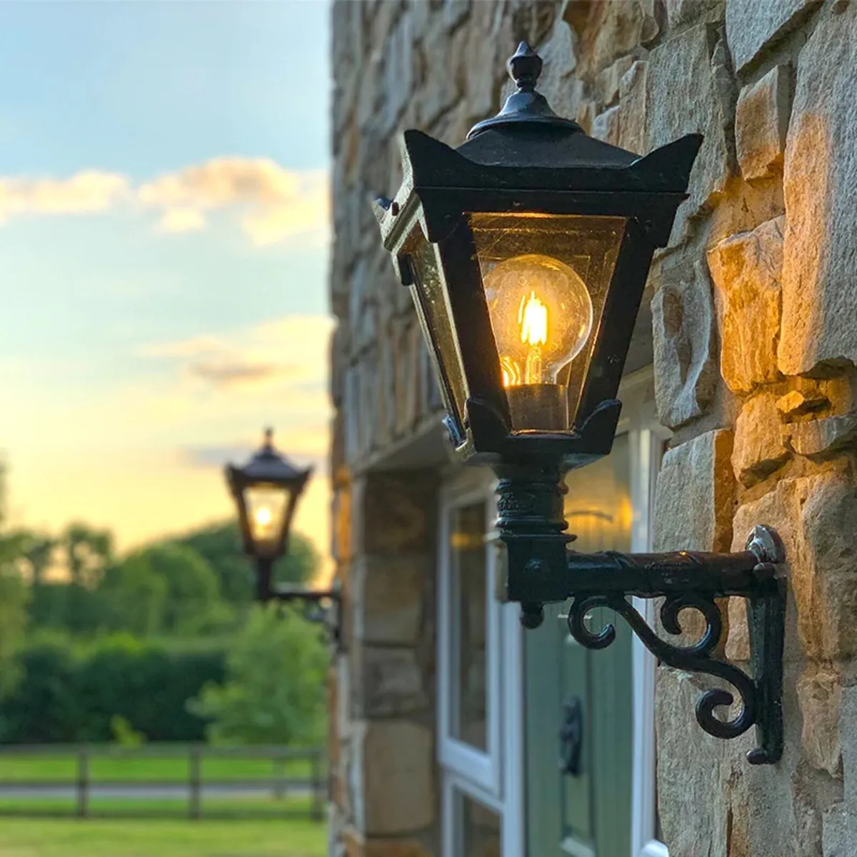 Cast iron wall lights Harte - Image 2