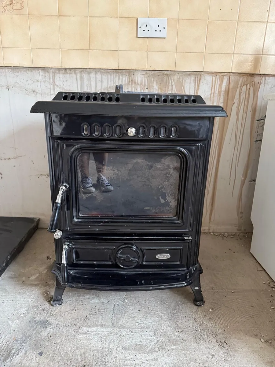 Henley Stove - Image 1