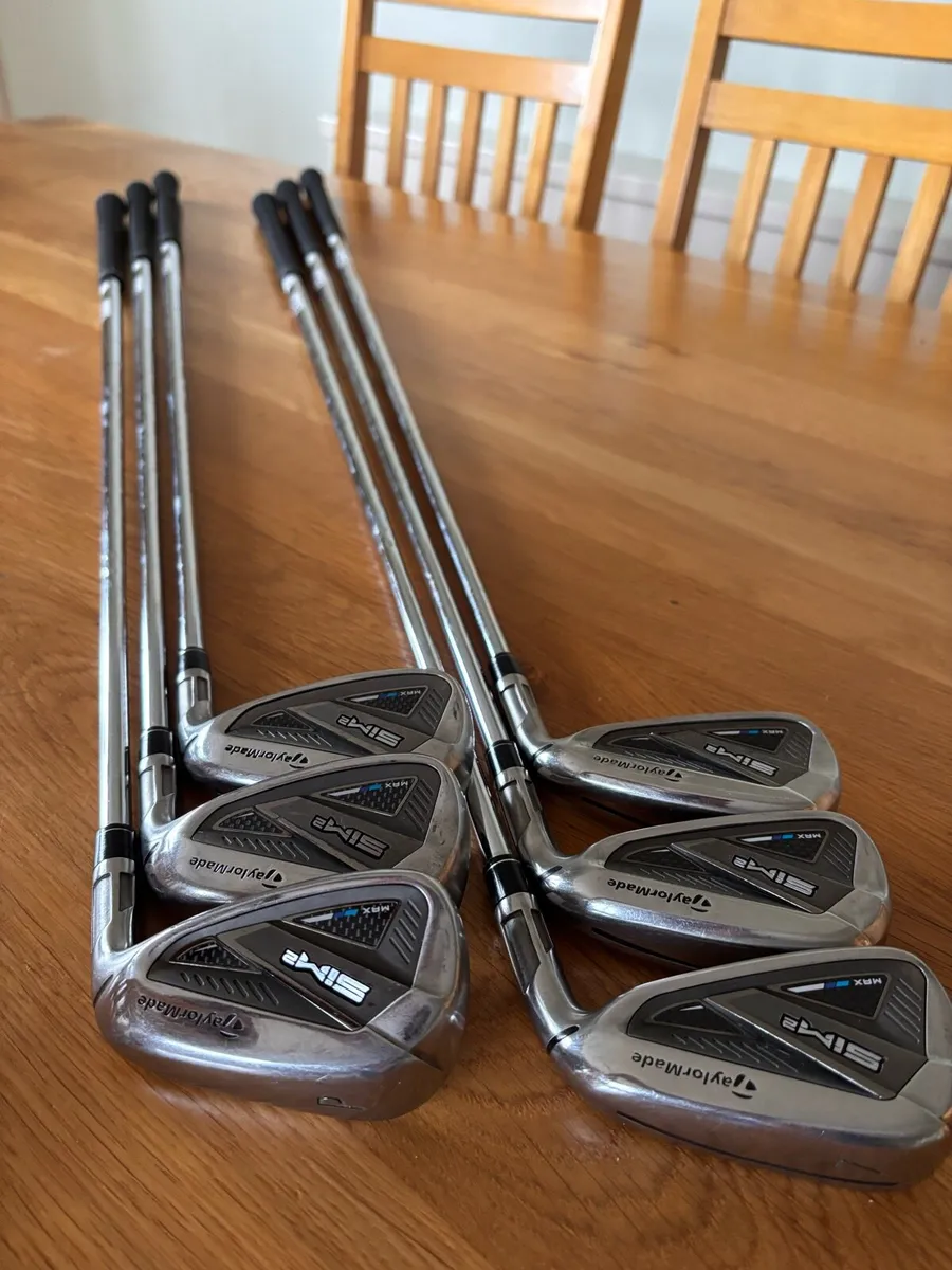Taylormade Sim2 Max Irons 5-PW // STIFF - Image 1