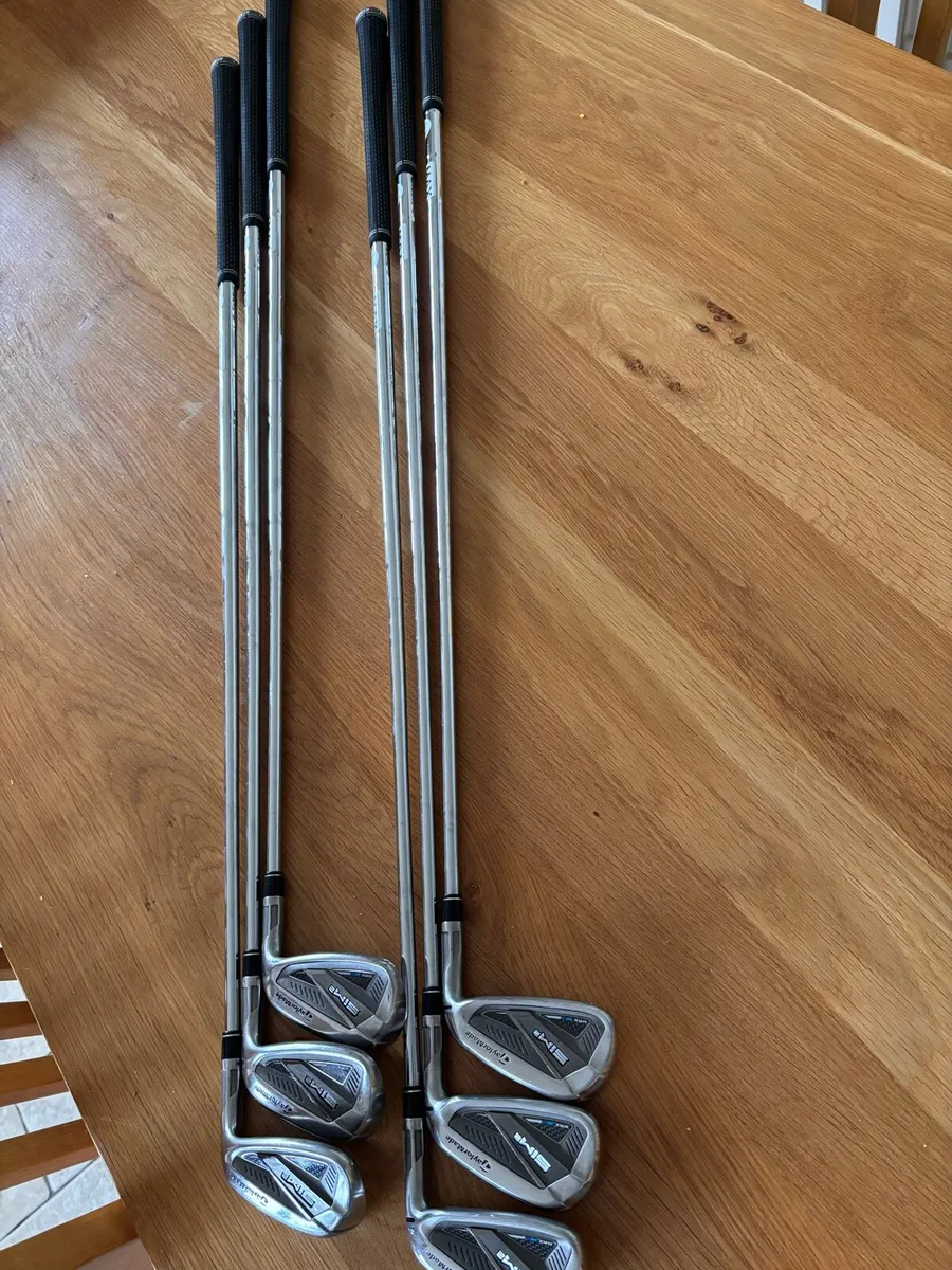 Taylormade Sim2 Max Irons 5-PW // STIFF - Image 2