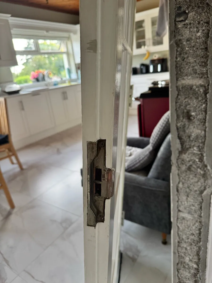 Solid wood double door with glass panels - Image 3