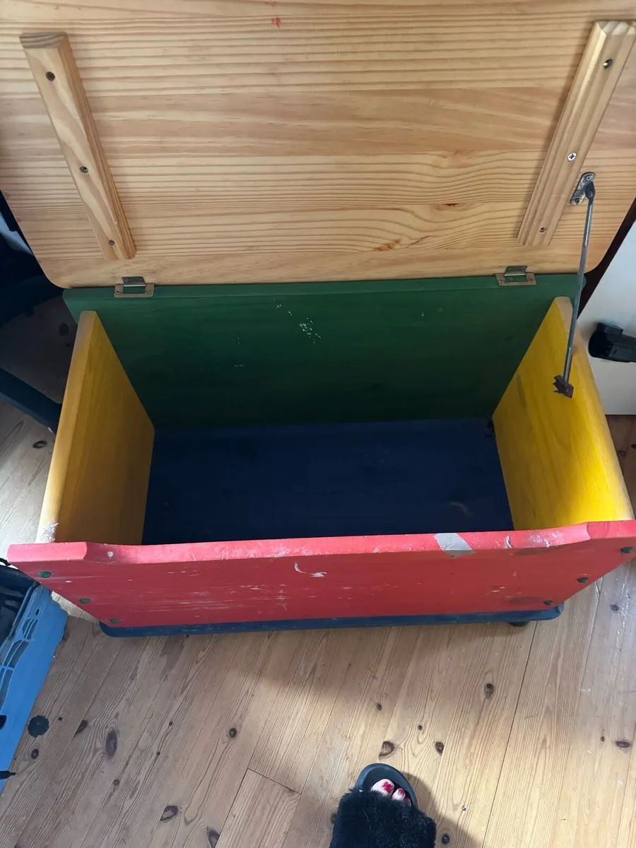 Toy box - Image 1
