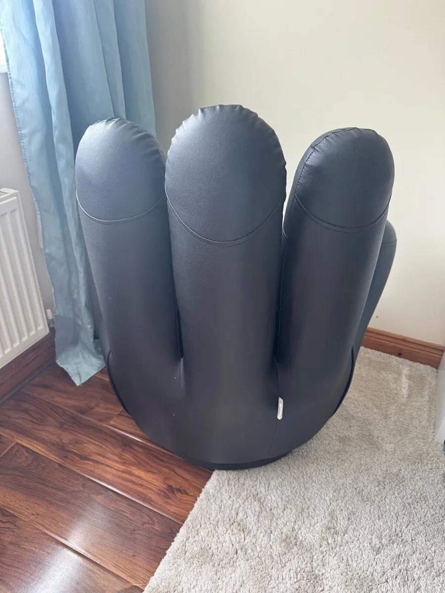 Black leather hand shaped chair - Image 3