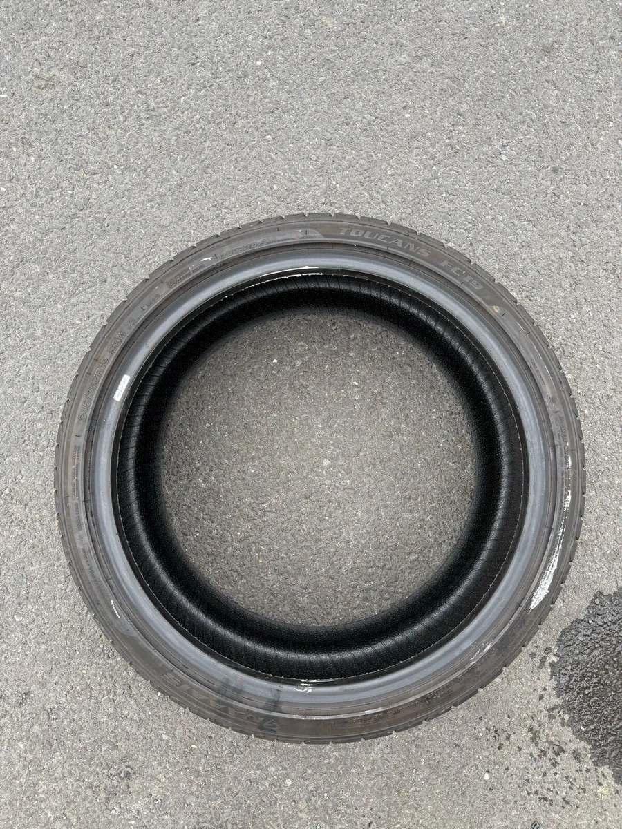 Tires 245 35 19 - Image 3