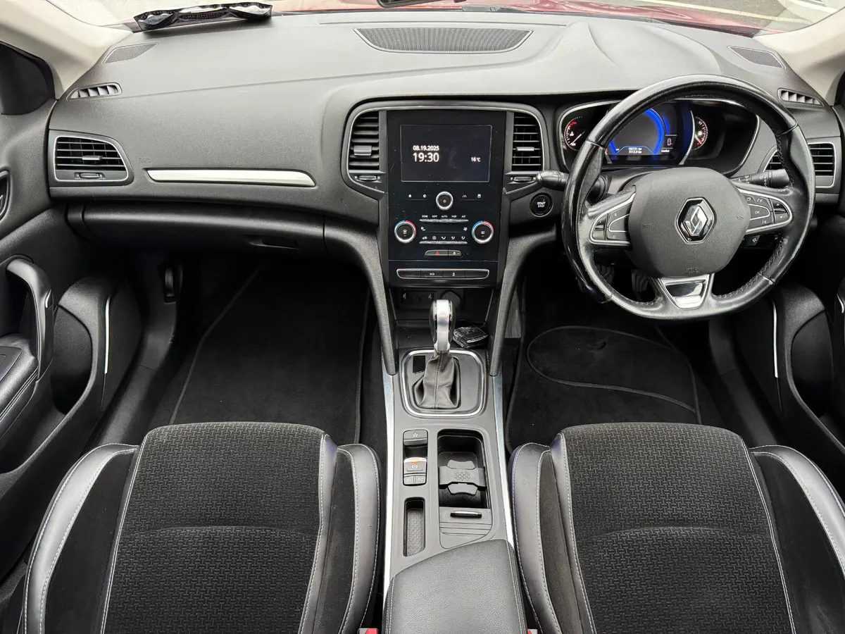 Renault Megane GRAND COUPE DYNAMIQUE AUTOMATIC - Image 2