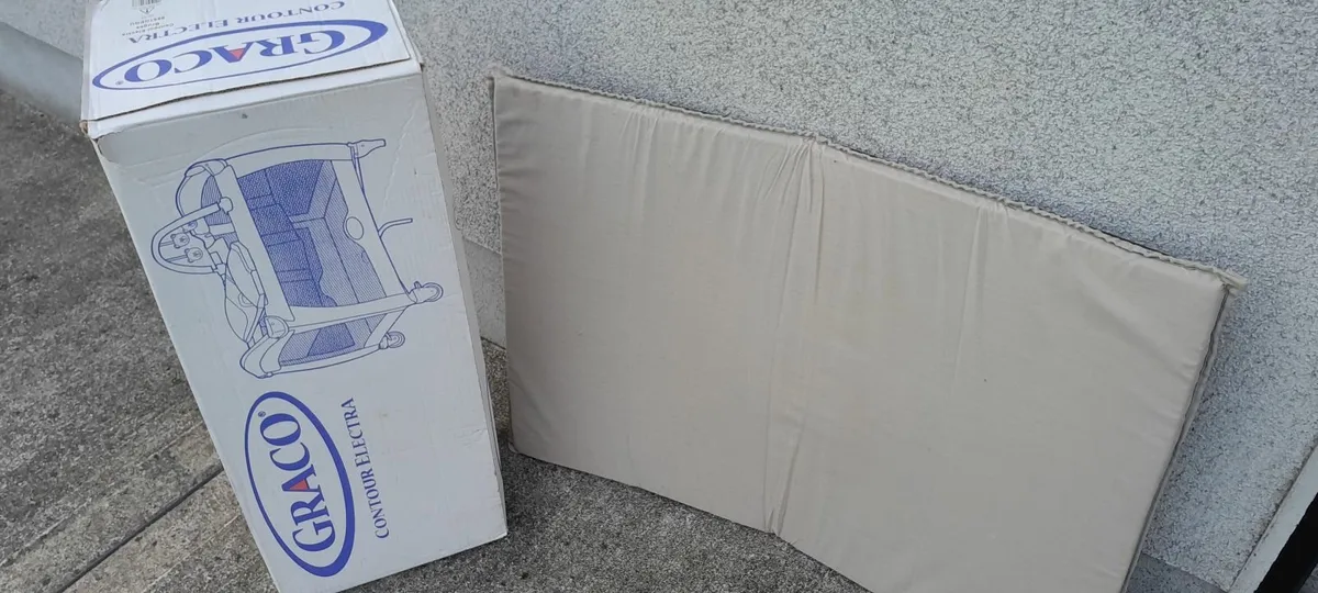 Travel cot - Image 1
