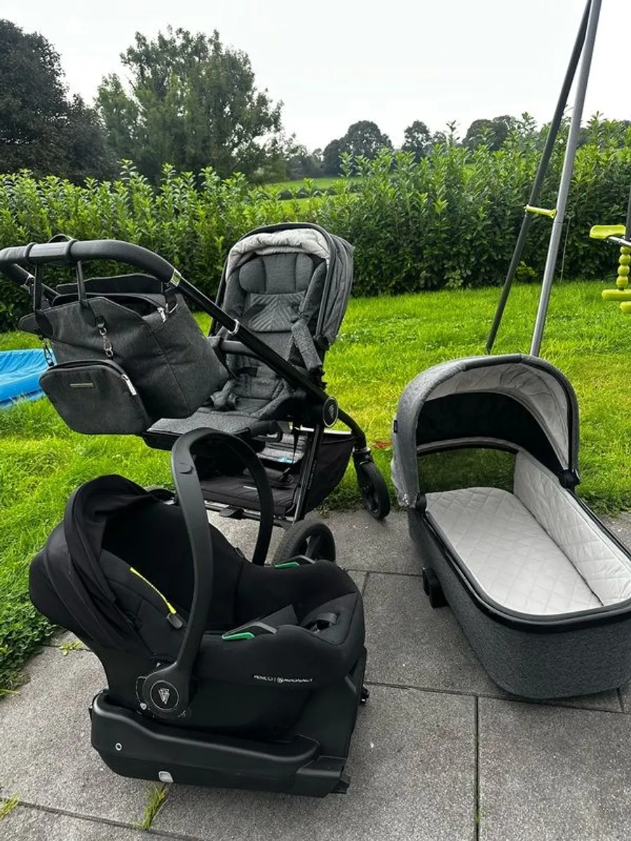 Venicci travel system - Image 1