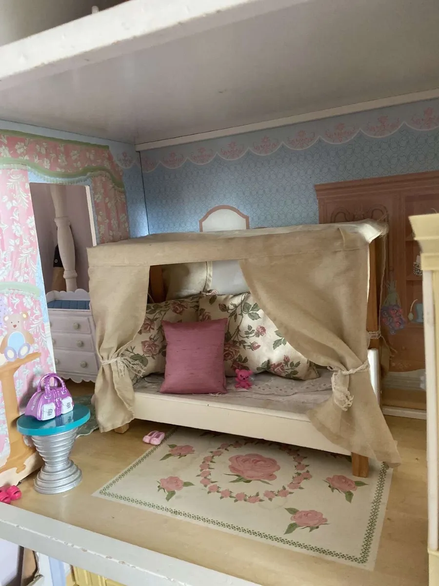 Large children’s dollhouse with furniture - Image 3