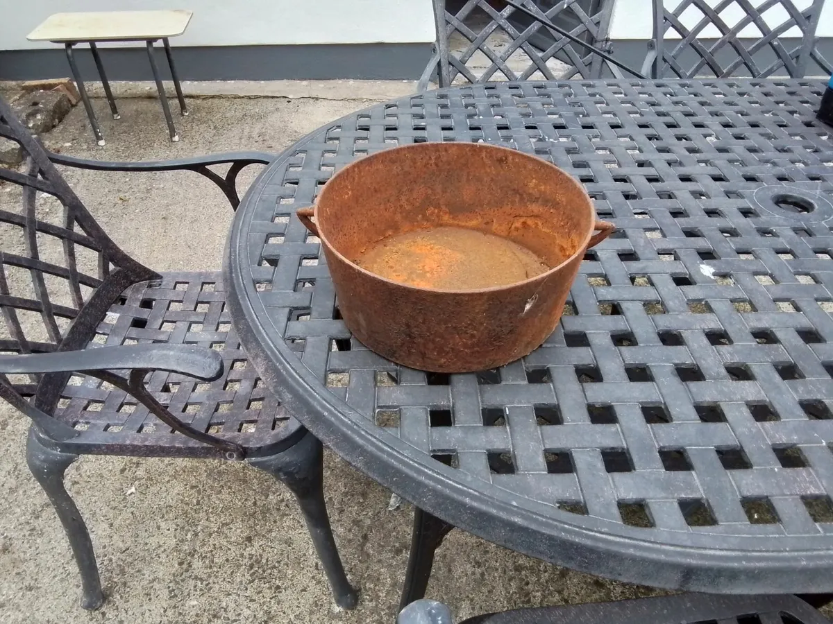 Antique pot - Image 1