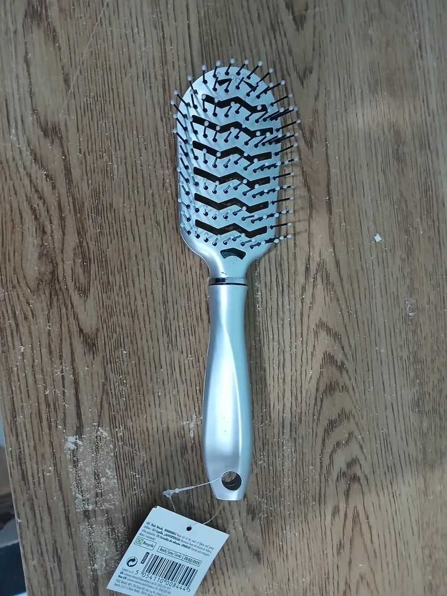 Brand new hairbrush
