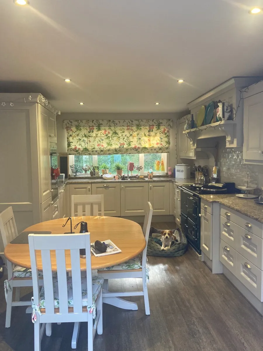 Kitchen units - Image 1