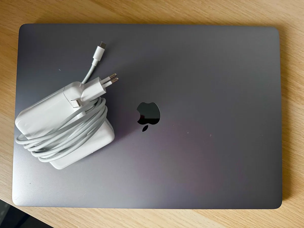Macbook Pro 2017 - Image 3