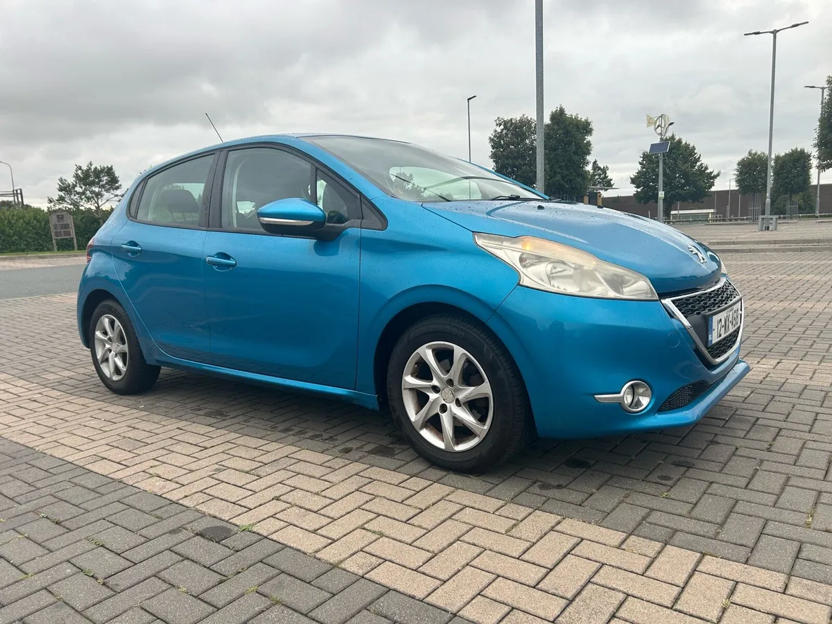 Peugeot 208 - Image 2