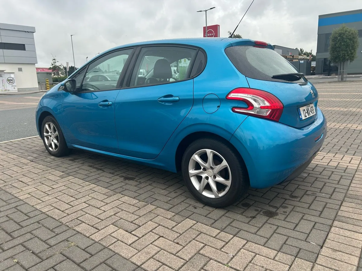 Peugeot 208 - Image 3