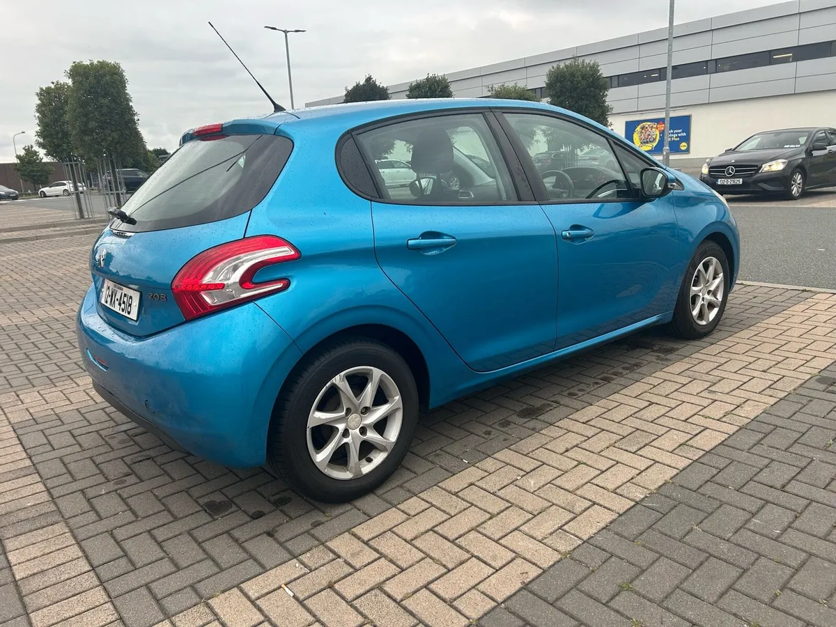 Peugeot 208 - Image 4