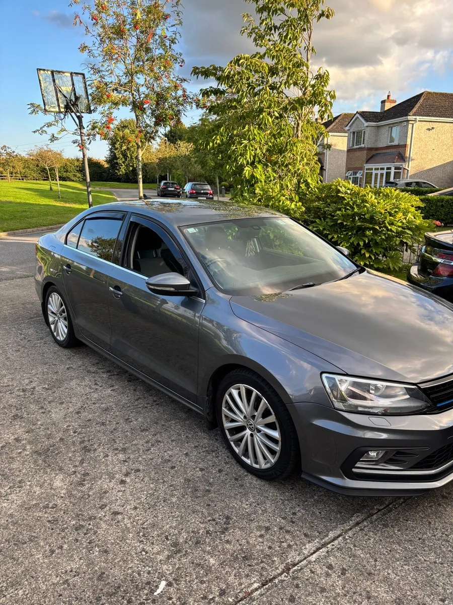 Volkswagen Jetta 2.0L TDI Bluemotion - Image 2