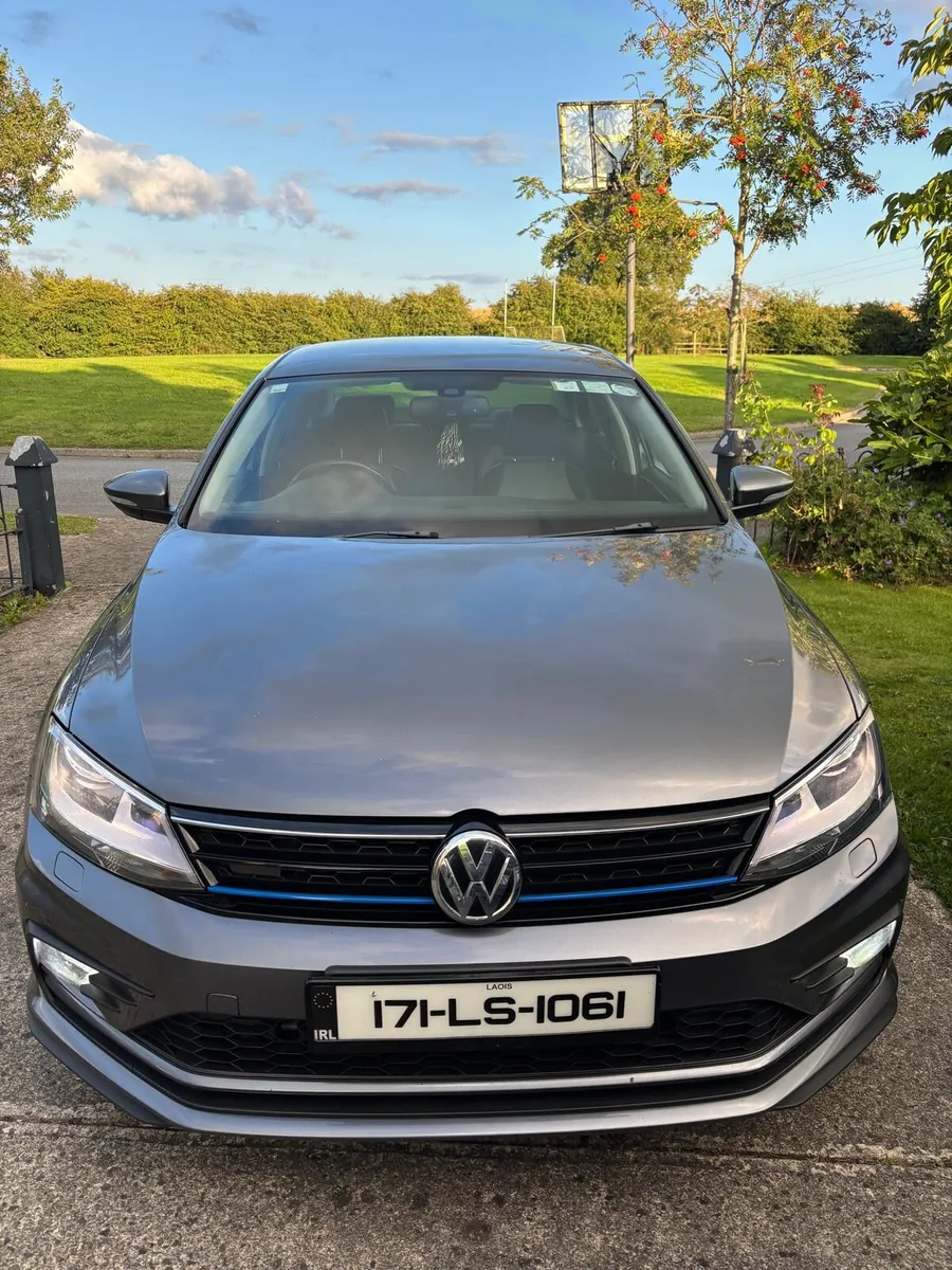 Volkswagen Jetta 2.0L TDI Bluemotion - Image 1