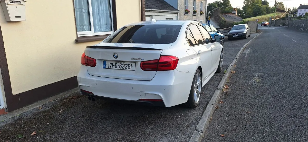 BMW 3-Series 2017 - Image 2