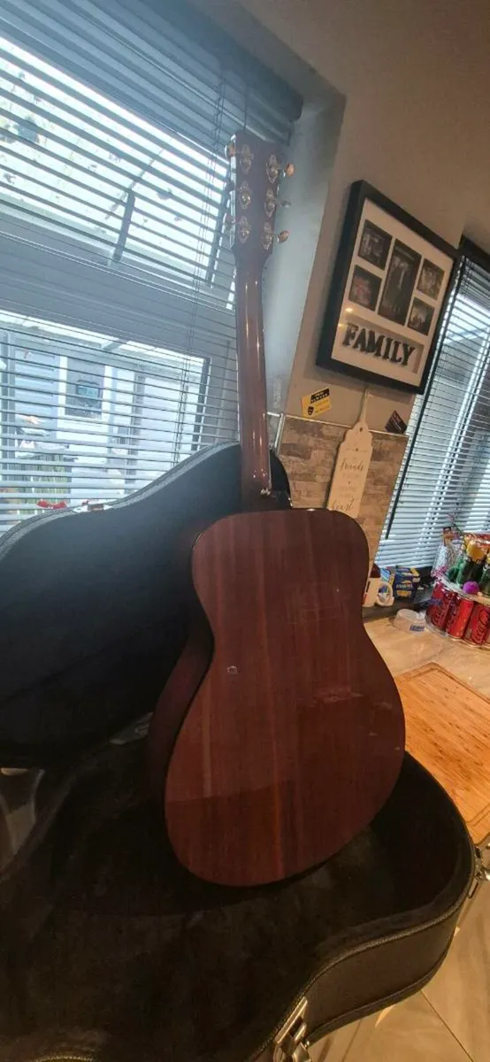 Yamaha stoira 3 guitar - Image 2
