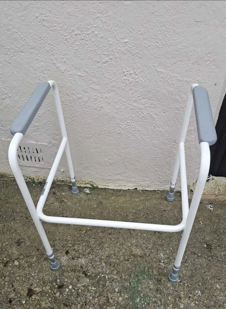 Toilet Frame €20 087 7667038