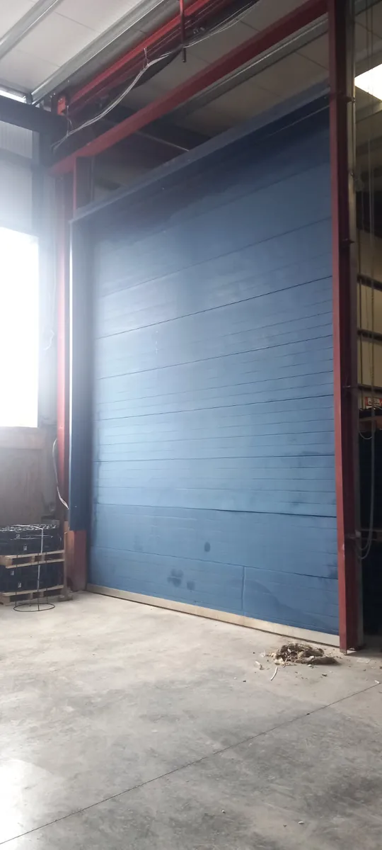 Hanger door Commercial - Image 1