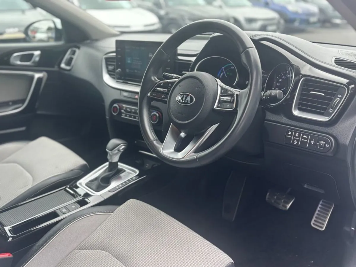 Kia Xceed 1.6 Plug in Hybrid Automatic - Image 4