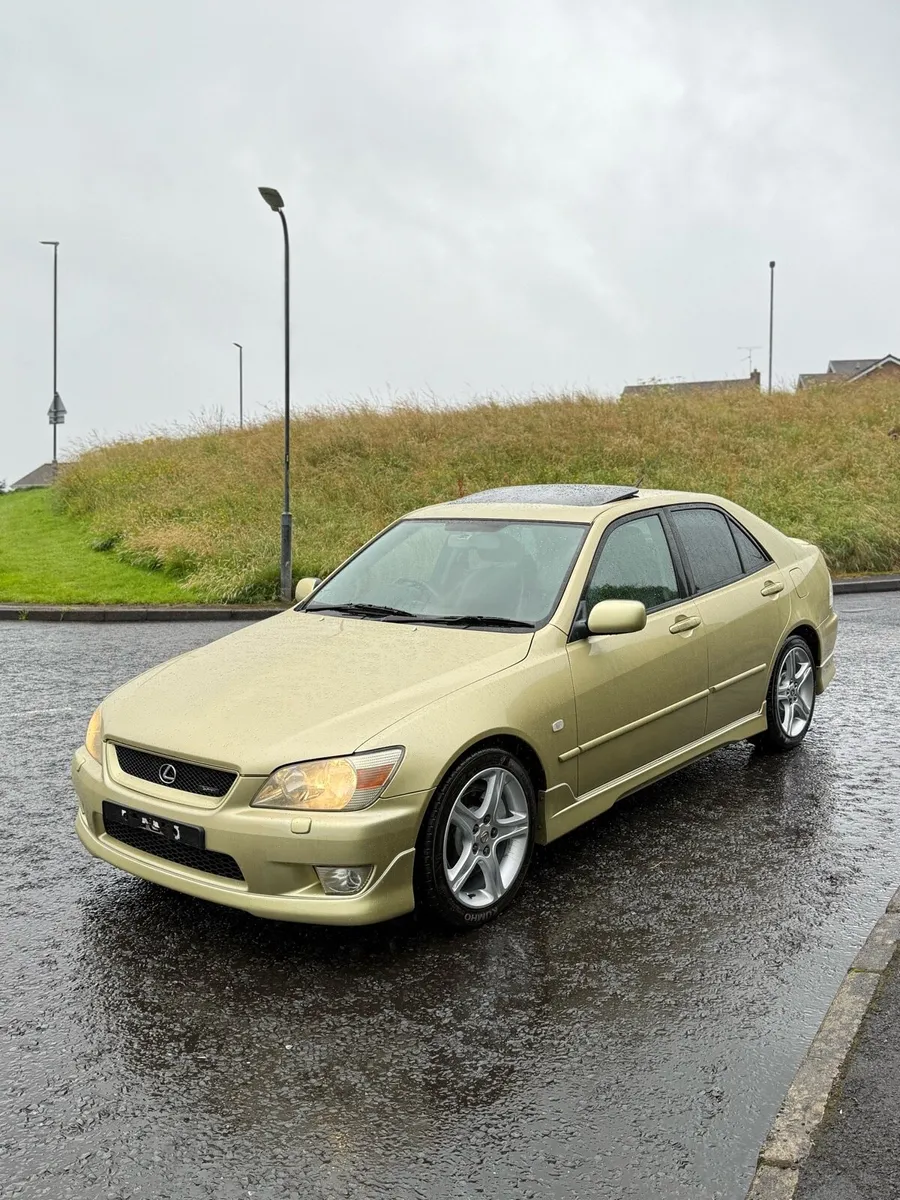2002 Lexus is200 sport - Image 2