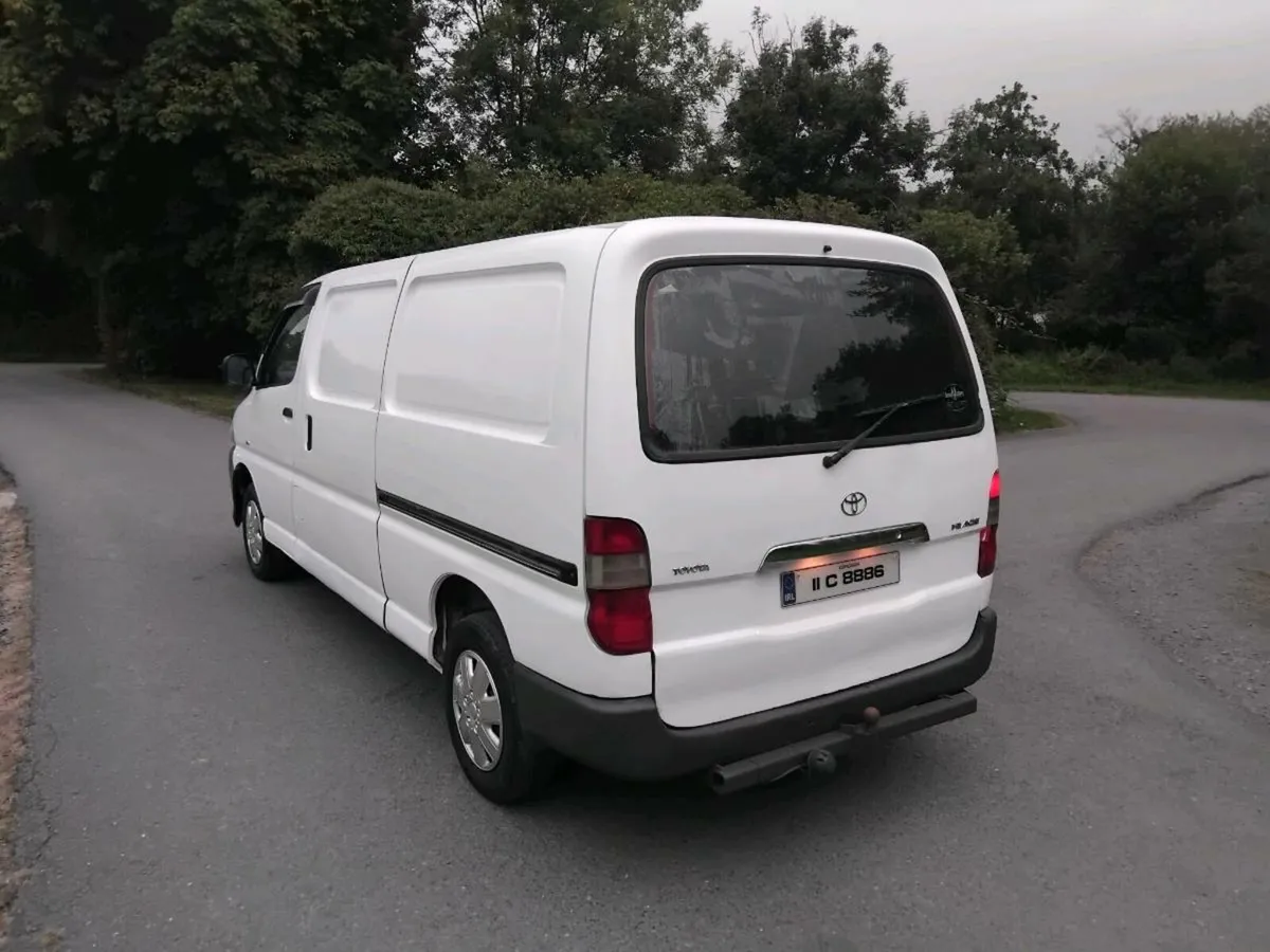 Low miles 2011 hiace test 07/26 tax 10/25 - Image 4