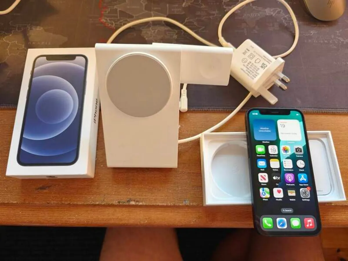 Apple iPhone 12 Mini black 128GB Unlocked with 3 in 1 Wireless charging stand - Image 1