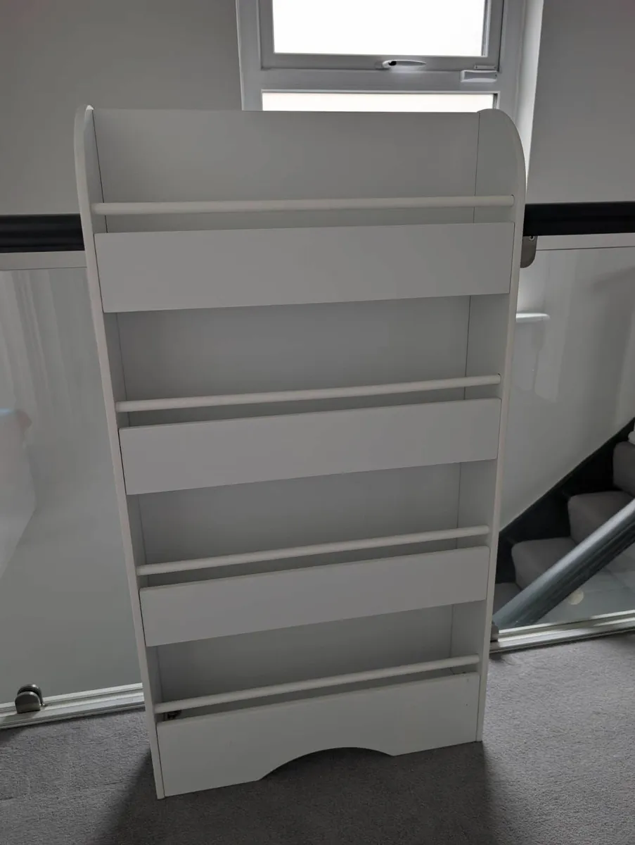 Childrens book shelf - Image 1