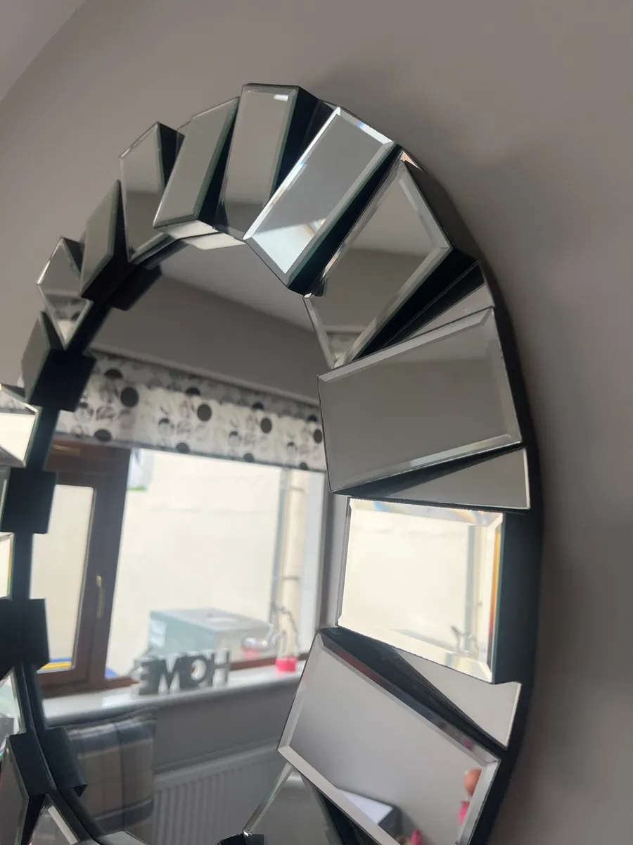 Round Stylish Mirror - Image 2