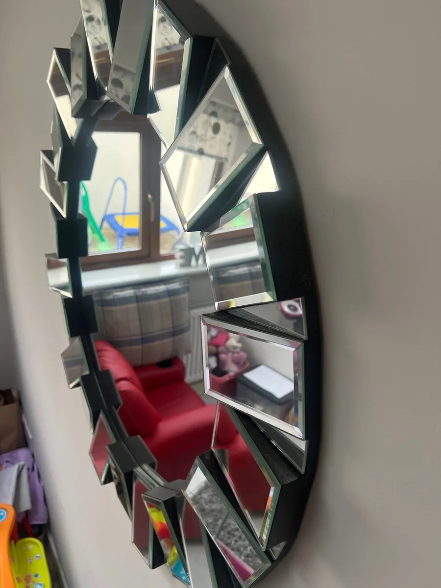 Round Stylish Mirror - Image 3