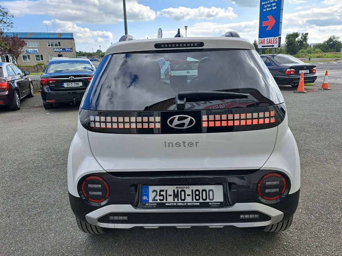 Hyundai Inster 2025 Elegance 49 kwh Olny 2235 Km ! - Image 3
