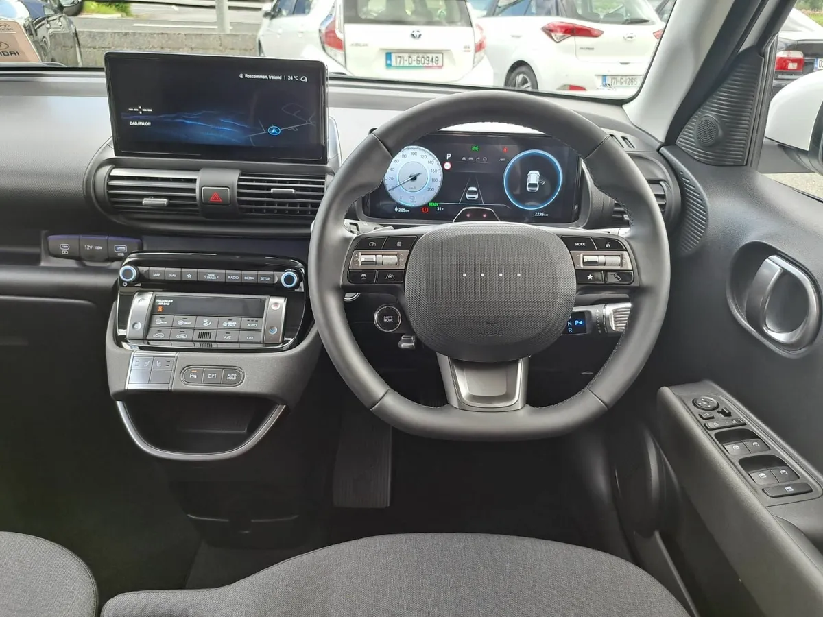 Hyundai Inster 2025 Elegance 49 kwh Olny 2235 Km ! - Image 4