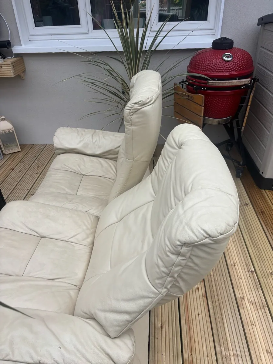 Leather recliner 2 seater sofa/couch - Image 4