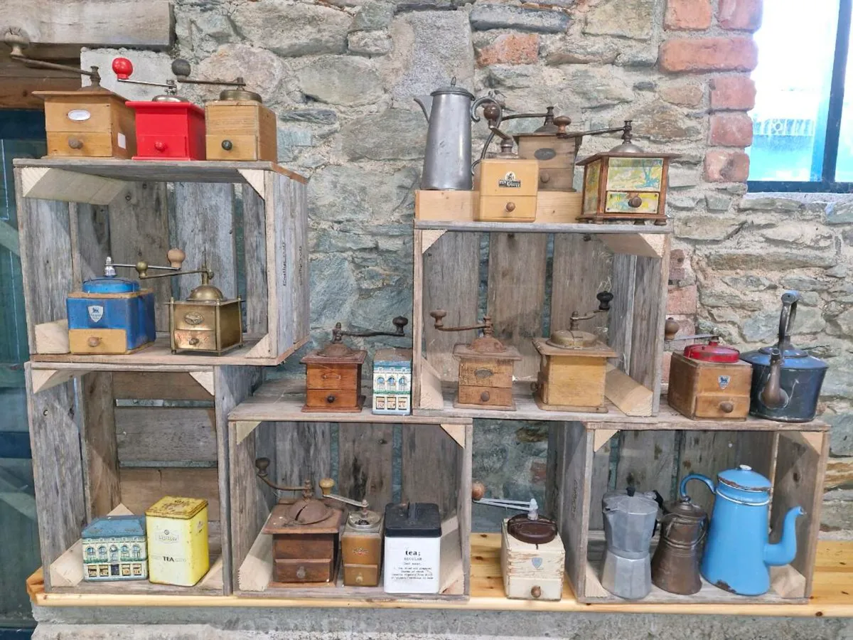 Antique coffee grinders - Image 2