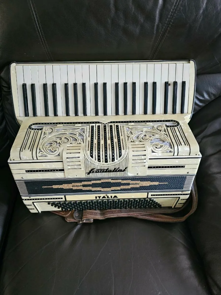 Vintage Frontalini Accordian