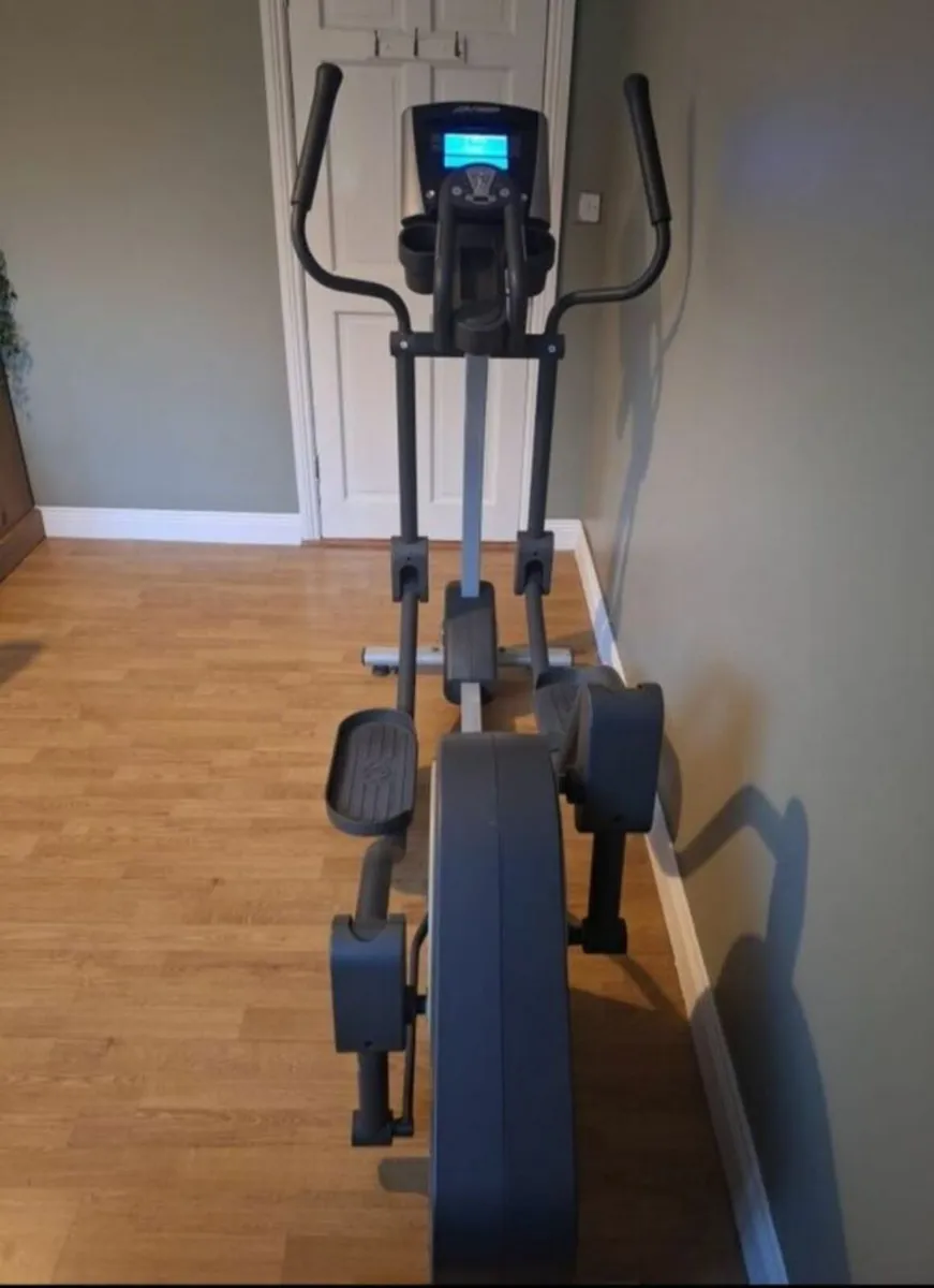 Life Fitness Crosstrainer/Elliptical - Image 1