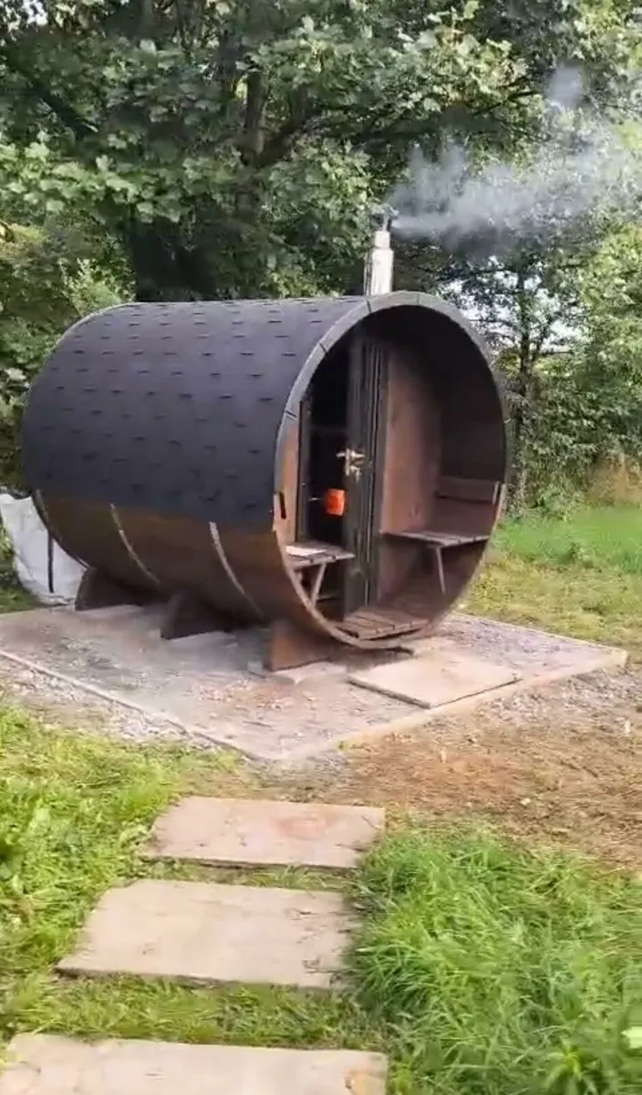 Barrel sauna/hot 🔥 tub - Image 3