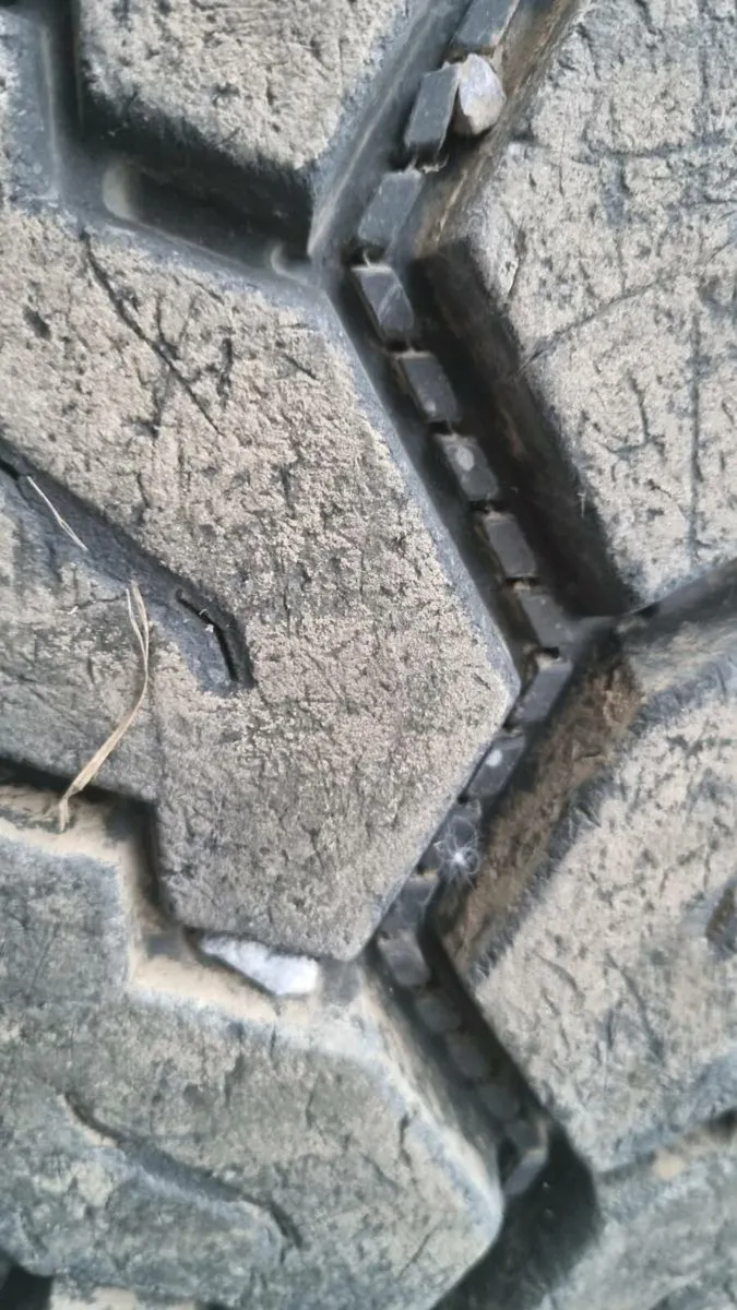 445/65/22.5  bridge stone 80% good - Image 2